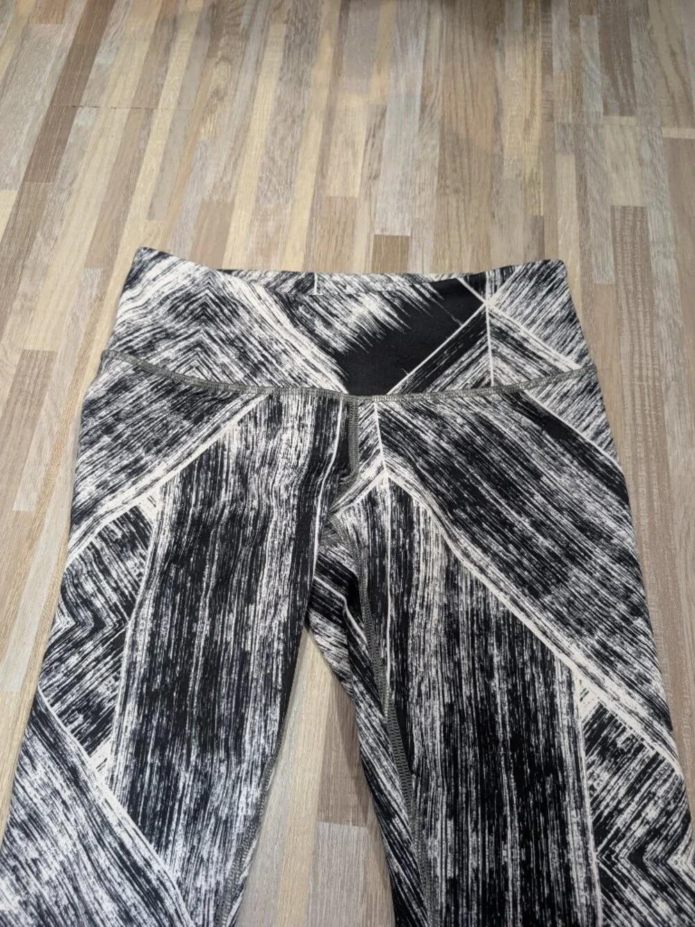 Lululemon Women's Wunder Under Crop II Black & White Athletic Leggings Size 6